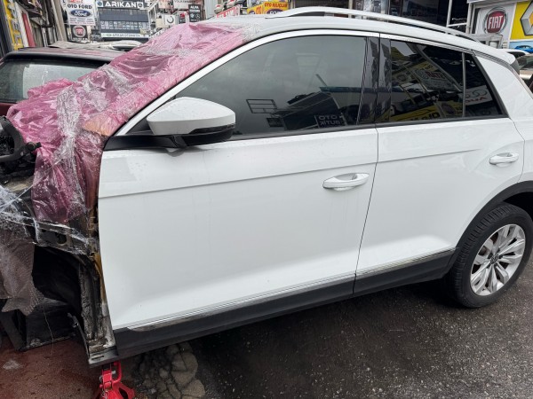 VOLKSWAGEN T-R0C ÇIKMA BEYAZ HATASIZ SOL ÖN KAPI SOL ARKA KAPI 