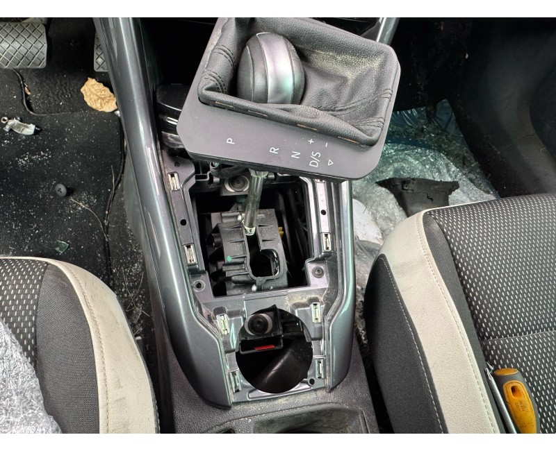 VOLKSWAGEN T-ROC ÇIKMA OTOMATİK VİTES MEKANİZMASI 5Q1713025CE
