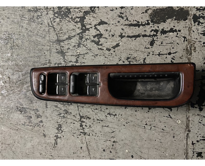 ORJINAL Volkswagen Golf 4 Bora Passat Cam Açma Dügmesi Çerçevesi Sol Ön 