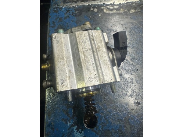 1.6 FSI Benzin Yüksek Basınç Regilatörü çıkma orjinal AUDİ A3 JETTA PASSAT TOURAN GOLF 5 1.6 FSI Benzin Yüksek Basınç Regilatörü çıkma orjinal AUDİ A3 JETTA PASSAT TOURAN GOLF 5